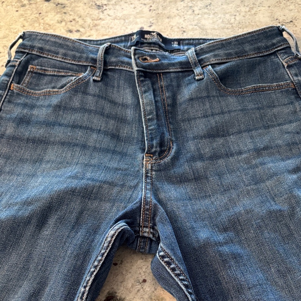 Hollister Women’s Medium Blue Straight Jeans